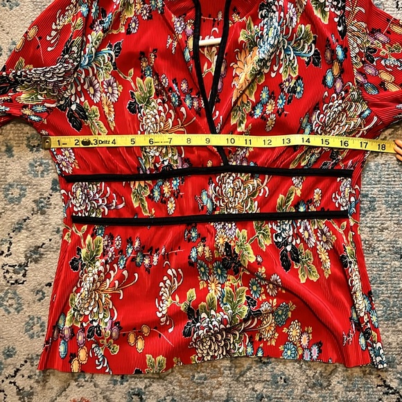 Vintage Floral Crinkle V-Neck Asian Print Top - Picture 7 of 14